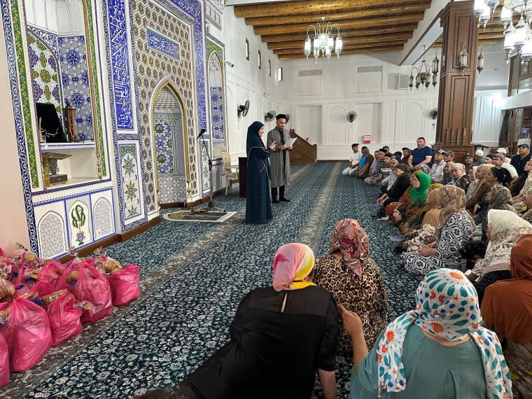 Buxoroda ma’rifiy suhbat surdo tarjimada tushuntirildi