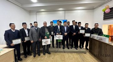 Мадрасанинг фахрий ва фаол ходимлари тақдирланди (Фотолавҳа)