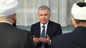 Ўзбекистон Президенти Қозондаги Кремль обидалари билан танишди