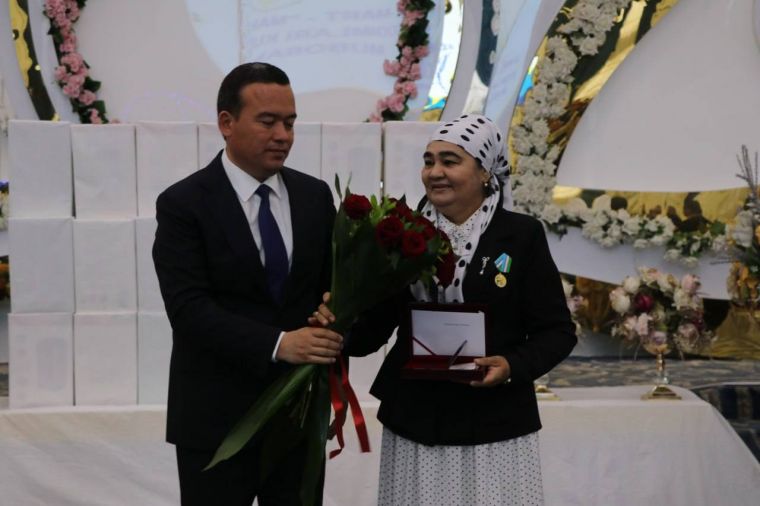 Bosh otinoyilarimiz yuksak davlat mukofotlari bilan taqdirlandilar!