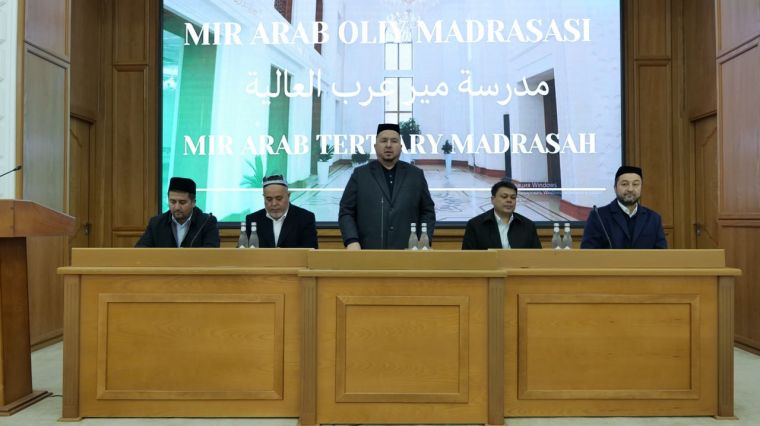 Бухорода имом-хатиблар ва отинойилар билан амалий учрашув