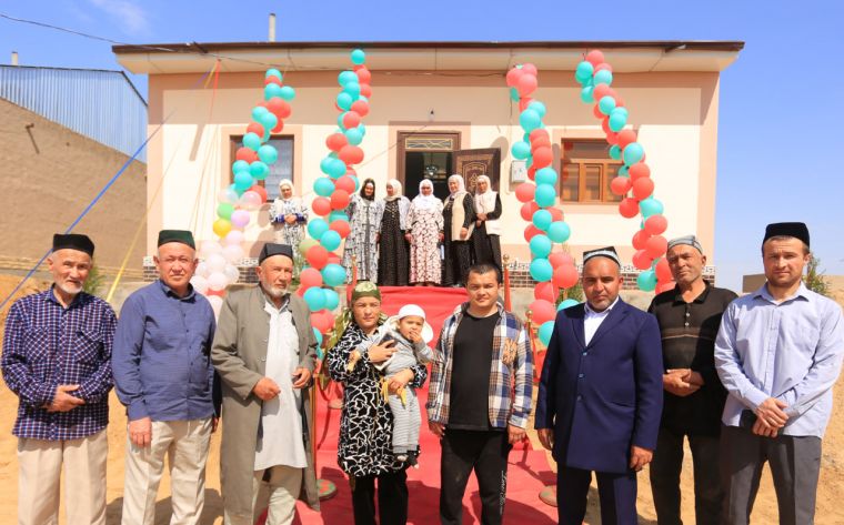 Хоразмда имом-хатиб ташаббуси билан эҳтиёжманд оилага янги уй топширилди