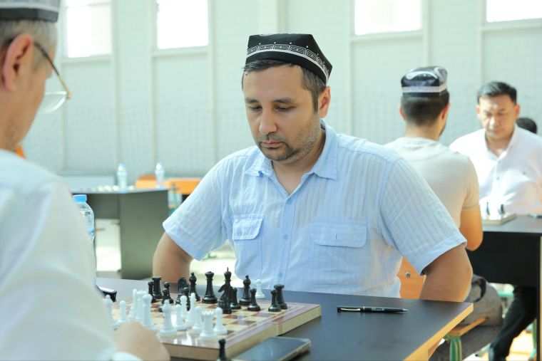 Ақл чархи, камолот мезони