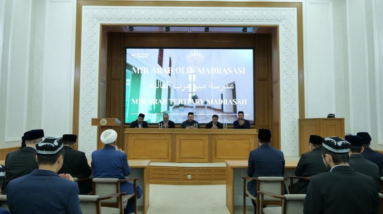 Бухорода имом-хатиблар ва отинойилар билан амалий учрашув