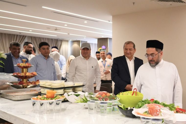 Зиёратчилар билан мулоқот қилиниб, шароитлар кўздан кечирилди