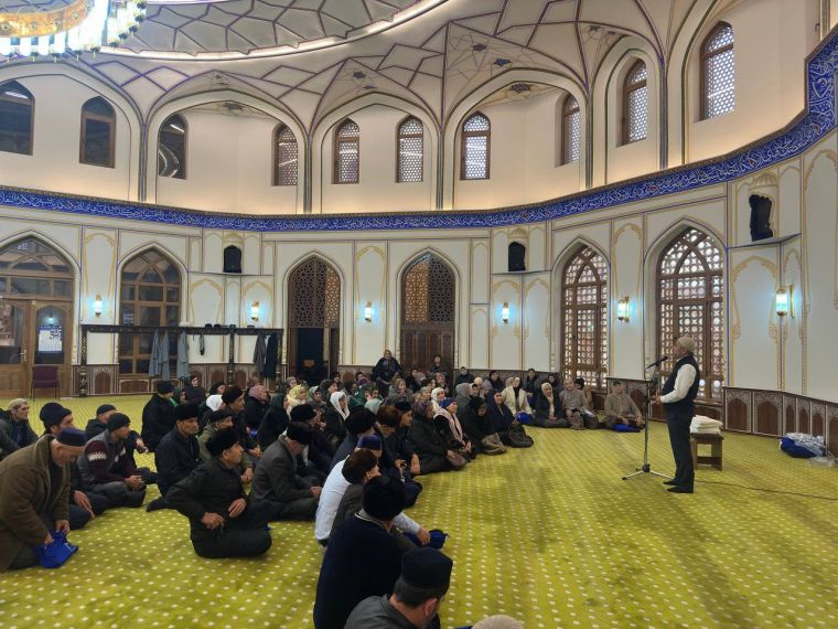 Buxorolik ziyoratchilarga navbatdagi umra darsi o'tildi