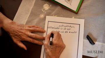 84-летний турок выучил арабский и записал Коран от руки в подарок потомкам