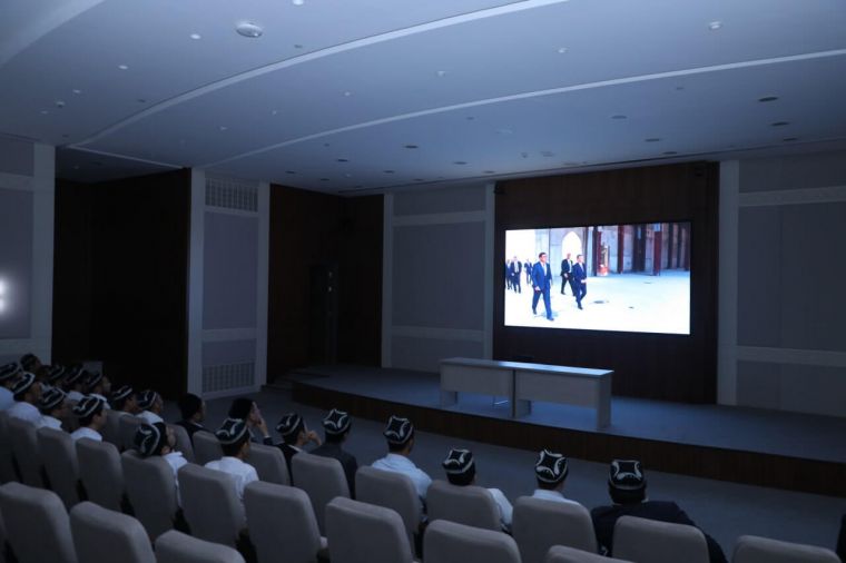 Талабалар Ўзбекистондаги ислом цивилизацияси марказига саёҳат қилди 