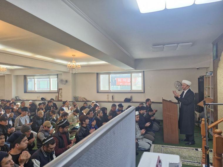 Жанубий Корея сафари: Хориждаги ватандошларга маърифий суҳбатлар қилинмоқда