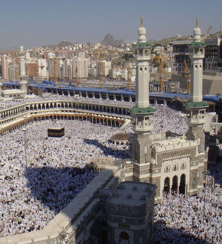 В последние 10 дней Рамадана в Мекке и Медине миллионы мусульман совершают игтикяф