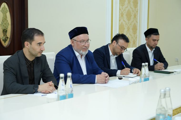 Тайланд шайхулисломи ўринбосари билан мулоқот қилинди