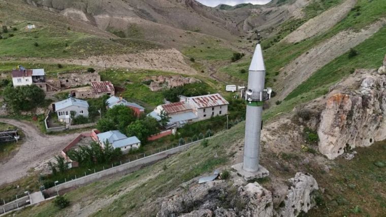 Мечеть «На краю скалы» в Турции: место для любителей природы и альпинистов 