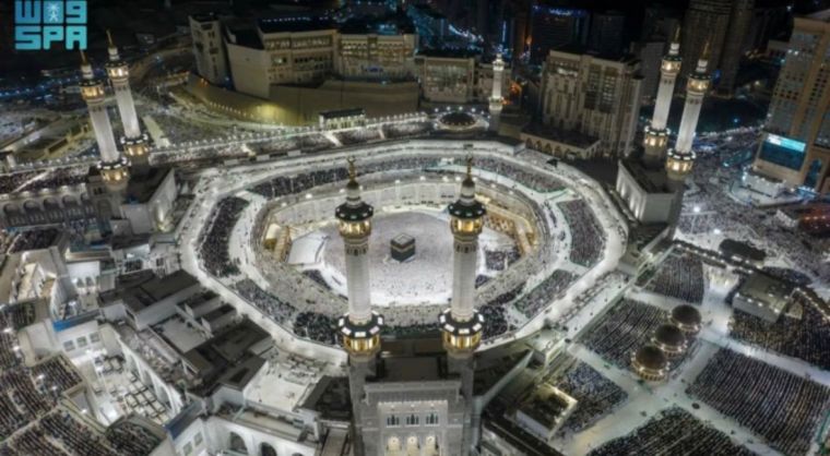 В последний ифтар Рамадана более 33 миллиона мусульман разговились в Мекке и Медине