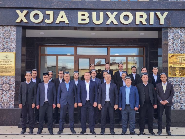 Хожа Бухорий мадрасасига смарт доскалар топширилди