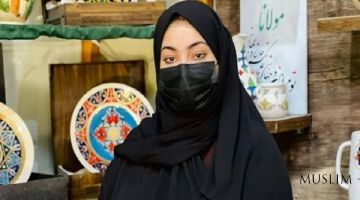Решимость афганской женщины написать весь Коран каллиграфическим почерком 