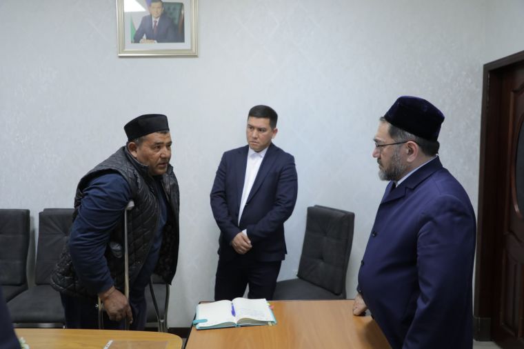 Были выслушаны обращения граждан и розданы подарки рамазана