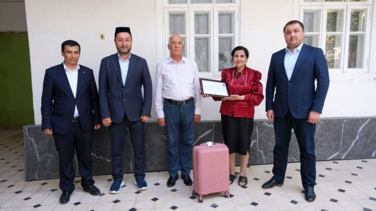 Buxorolik 7 nafar yurtdoshimizga “Prezident hojisi” yo‘llanmaci topshirildi