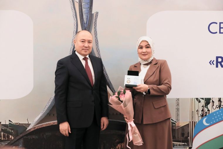 Вручены нагрудные знаки 