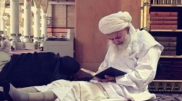 Пайғамбар масжидининг 107 ёшли намозхони вафот этди