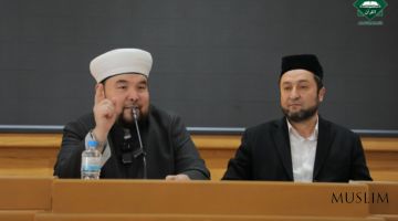 الشيخ علي جان قاري في المدرسة الاسلامية 