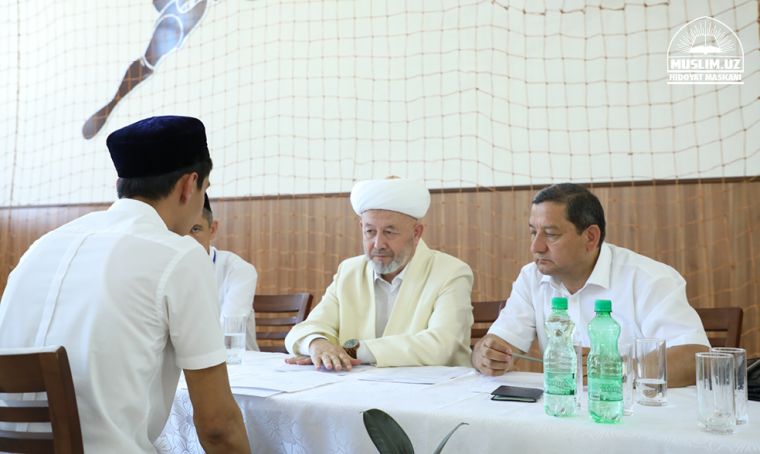 Муфтий ҳазрат абитуриентлардан имтиҳон  олиш жараёнида қатнашди
