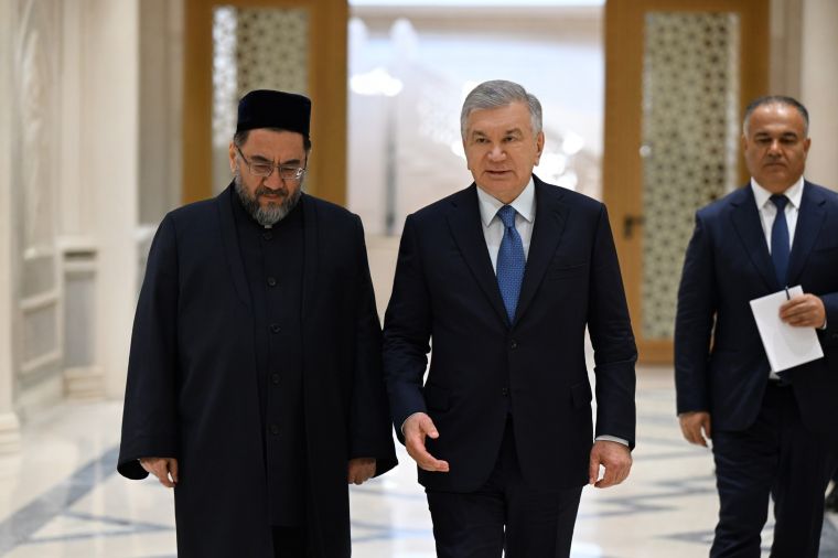 Президент Шавкат Мирзиёев ташрифни Имом Бухорий мақбараси зиёратидан бошлади 