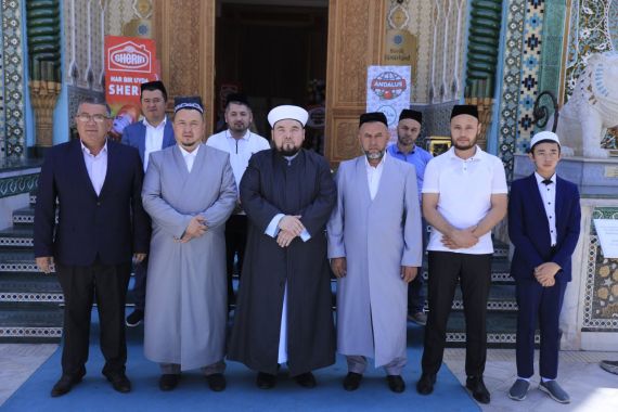 تم تكريم المعلمين في سمرقند