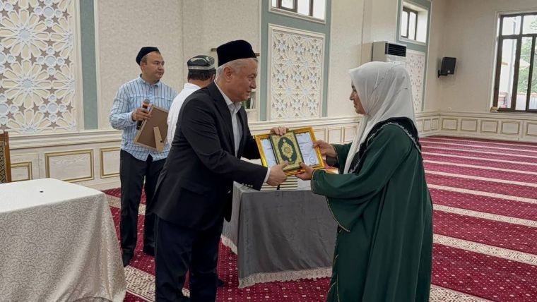 “Qur’oni karim va tajvid” o‘quv kursining bitiruvchilariga sertifikatlar topshirildi