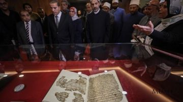 В Египте представили одну из самых редких и старых копий Корана