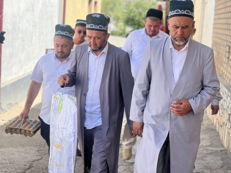 Bolajonlarga maktab forma va o‘quv qurollari hadya qilindi