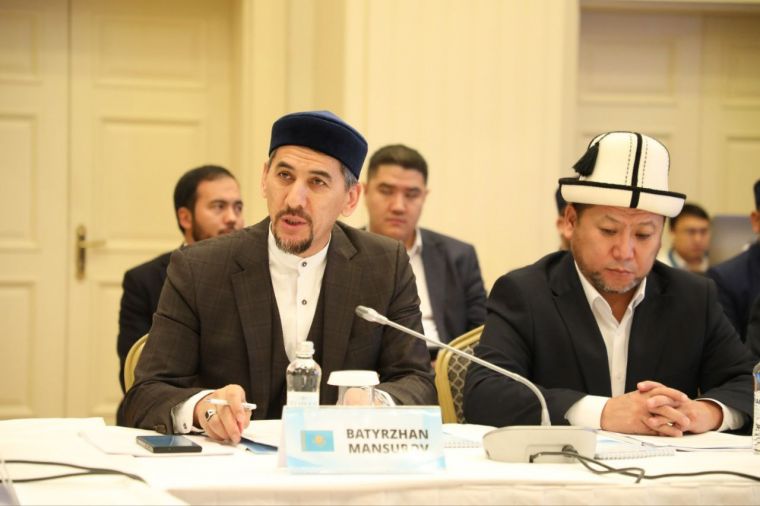 عقد الاجتماع الأول لمجلس الإفتاء للدول التركية فعالاً