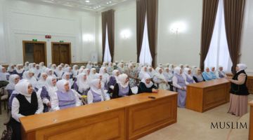 بدأ اختبار المعرفة والمهارة لـعالمات الدين والشريعة