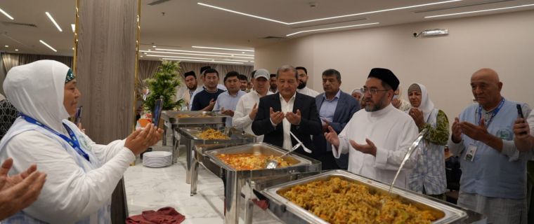 Зиёратчилар билан мулоқот қилиниб, шароитлар кўздан кечирилди