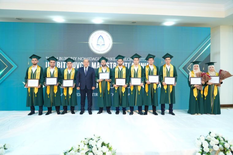 Ilk bitiruvchi magistrlarga Prezident tuhfasi topshirildi