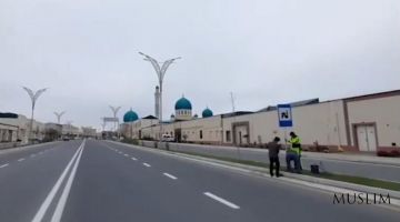 Samarqandda jome masjidlar atrofidagi eskirgan yo'l belgilari yangisiga almashtirilmoqda