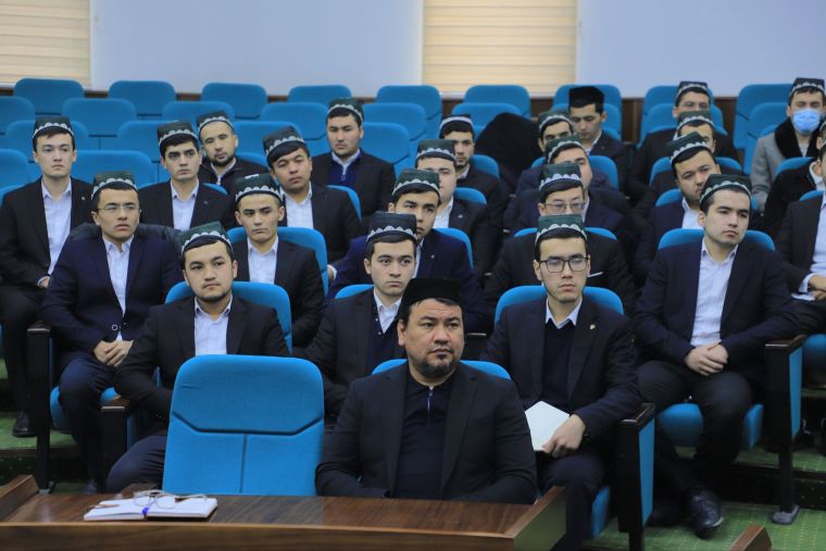 Илм йўлидаги ёшлар мукофотланди