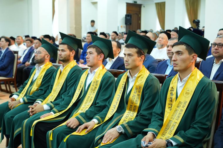 МАГИСТРАМ ВРУЧЕНЫ ПОХВАЛЬНЫЕ ГРАМОТЫ И СОВРЕМЕННЫЕ ПЛАНШЕТЫ