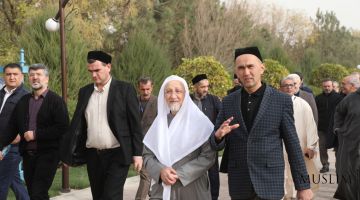 Horijlik olimlar Hakim Termiziy majmuasini ziyorat qildi