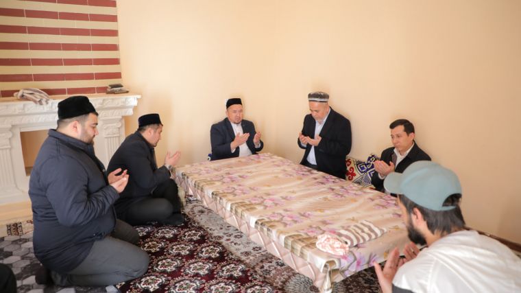 Yangiyo‘ldagi masjid hovlisiga 100 tup mevali daraxt ko‘chati ekildi