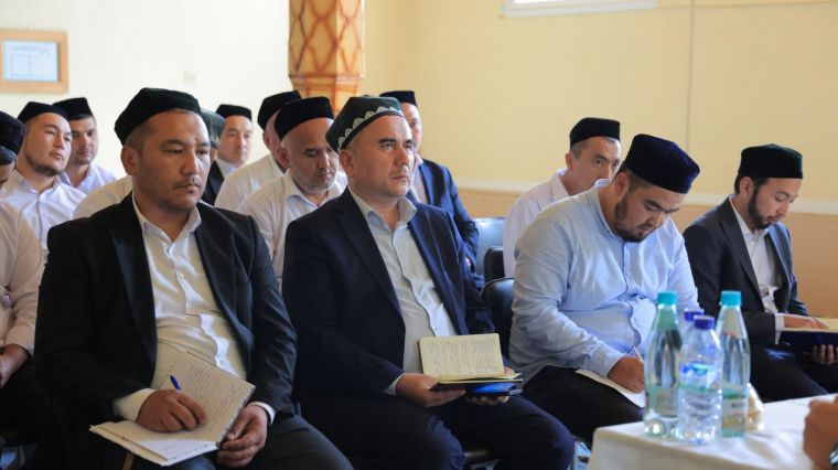 Имомлар йиғилиши, намозхонлар билан дилдан суҳбат, масжиддаги қурилиш билан танишув
