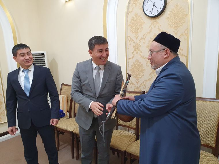 Қардош халқларнинг ўзаро зиёратини ташкил этиш масаласи муҳокама қилинди