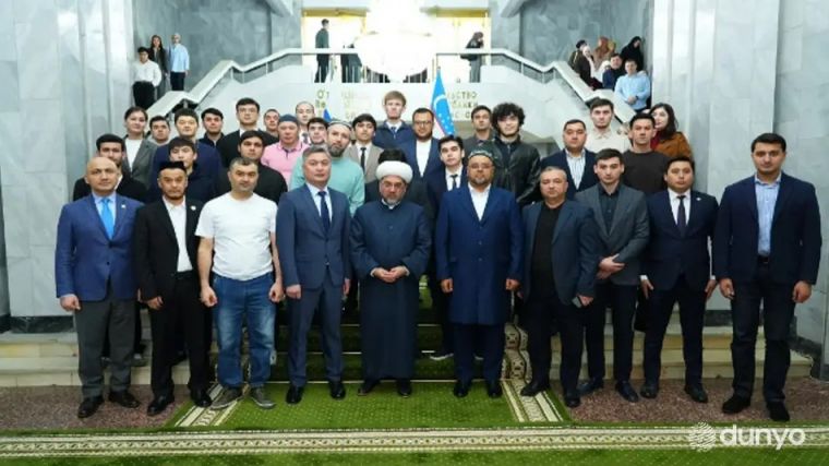 Муфтий Узбекистана встретился в Москве с соотечественниками