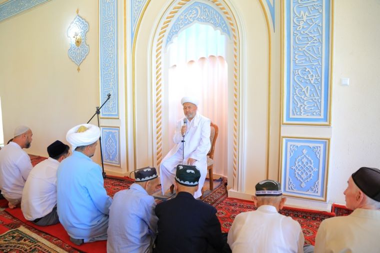 Juma namozidan fotolavhalar (Yuqori Chirchiq tumanidagi Abu Hanifa jome masjidi)