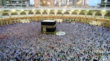 مناقشة مسائل تطوير السياحة الدينية