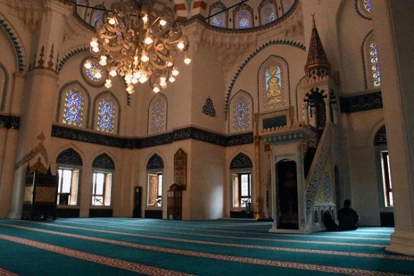 Tokio masjidiga keluvchi yaponlar soni ortmoqda