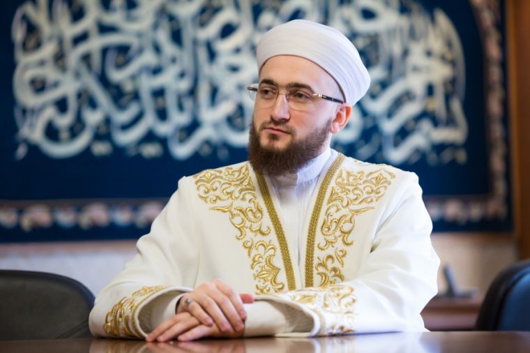 Шайх Камил ҳазрат Самигуллин муфтий Нуриддин домла Холиқназаровга Ислом умматига хизмат қилишда муваффақият тилади