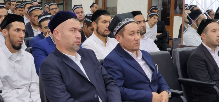 Муфтий ҳазратларининг қутлови ўқиб эшиттирилди
