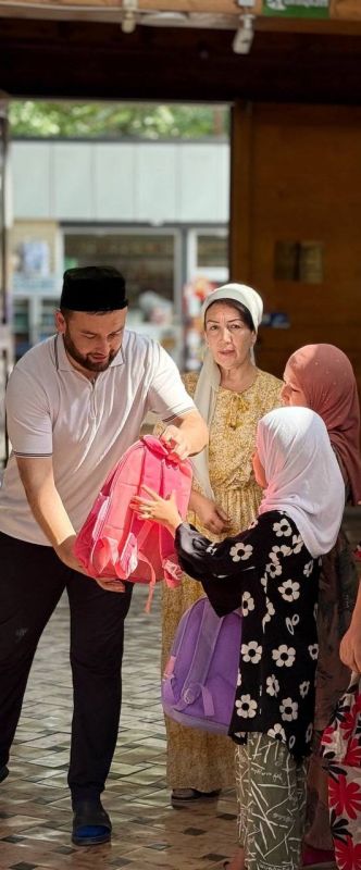 Bolajonlarga o‘quv qurollari topshirildi