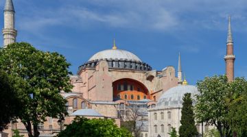 Вход в мечеть Айя-София в Стамбуле стал платным для иностранных туристов