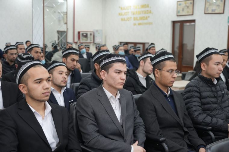 Талабалар билан самимий суҳбат 